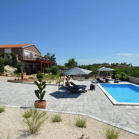 Roma Villa *